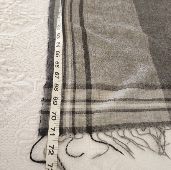 Gray Plaid Print Scarf - Picture 3 of 6